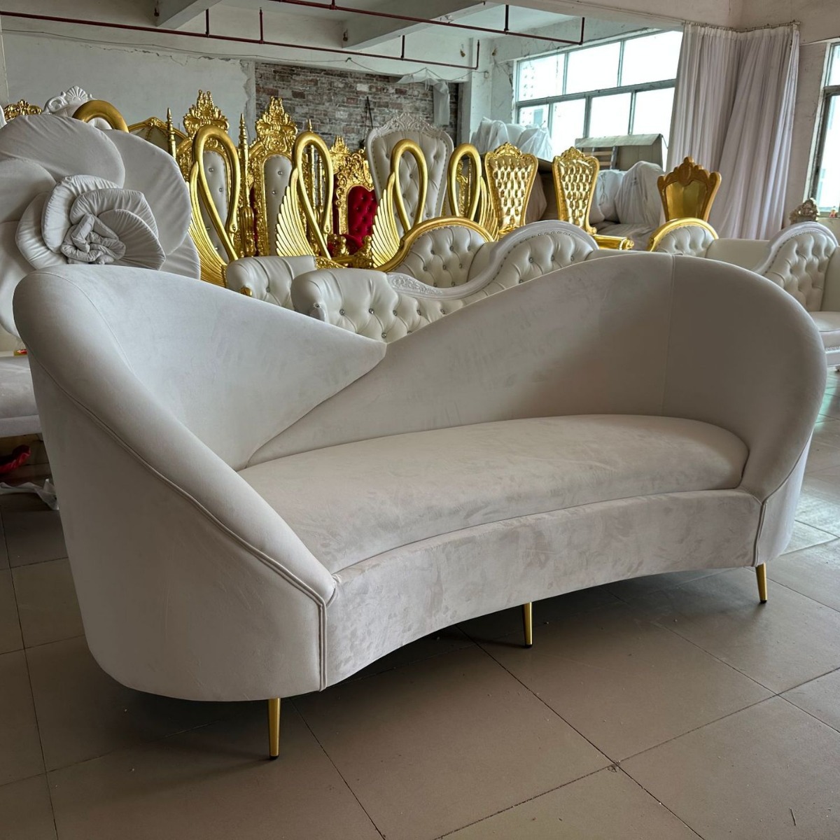 طقم أريكة زفاف فاخر للعروس وال - مراجعة Home Furniture & Hardware Trading وسعره